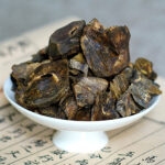 خشب العود الطبيعي النقي - راتنج يتكون بشكل طبيعي في أغصان أشجار العود